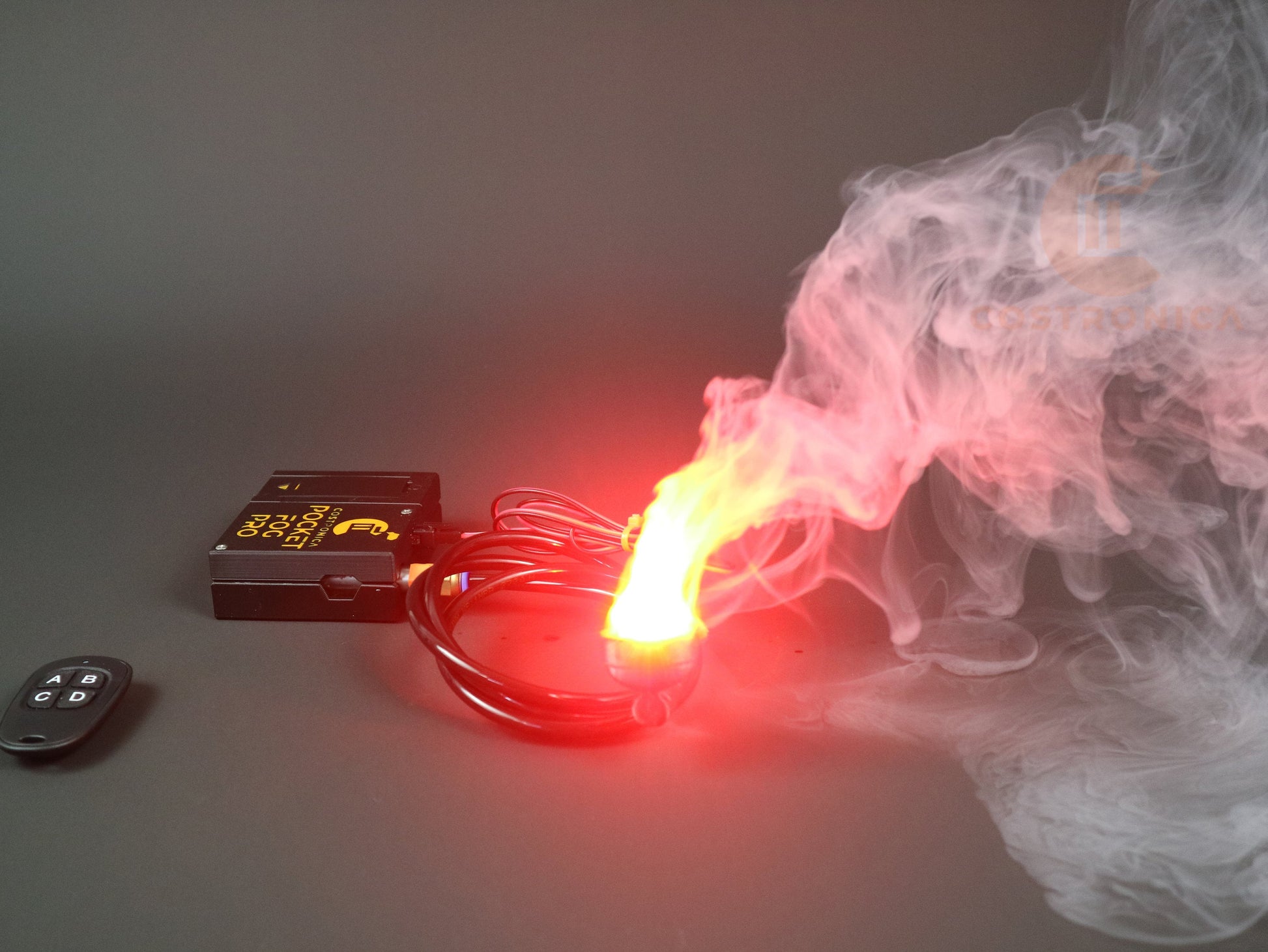Mini Smoke Machine RC V3 - Ultimate Remote Control Fog Effect for Cosplay, Tabletop Gaming, and Photography Props